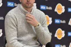 东契奇重返赛场，持续失利首场状态出色，快船观众沸腾！