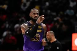 詹姆斯在湖人比赛中重返赛场，最后时刻胜出引发热议！再创辉煌时刻的简单介绍